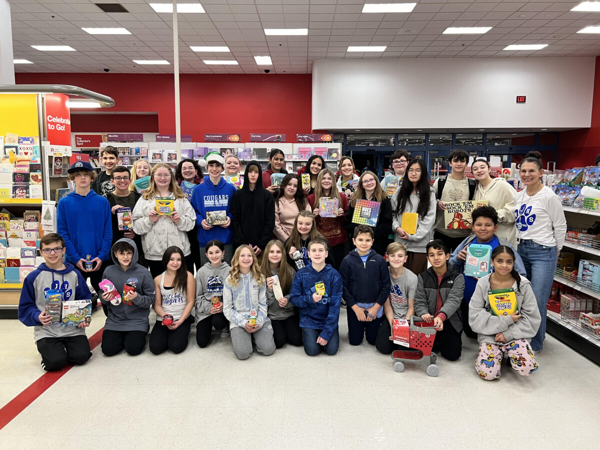 Dawnwood Middle School’s National Junior Honor Society Spreads Holiday Cheer